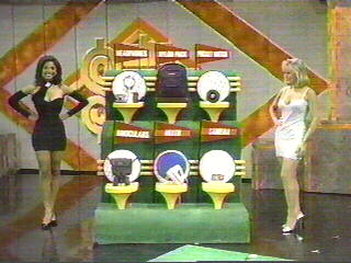 The big difference in Hole in One was that it was played using small merchandise prizes which had to be ordered from least to most expensive.