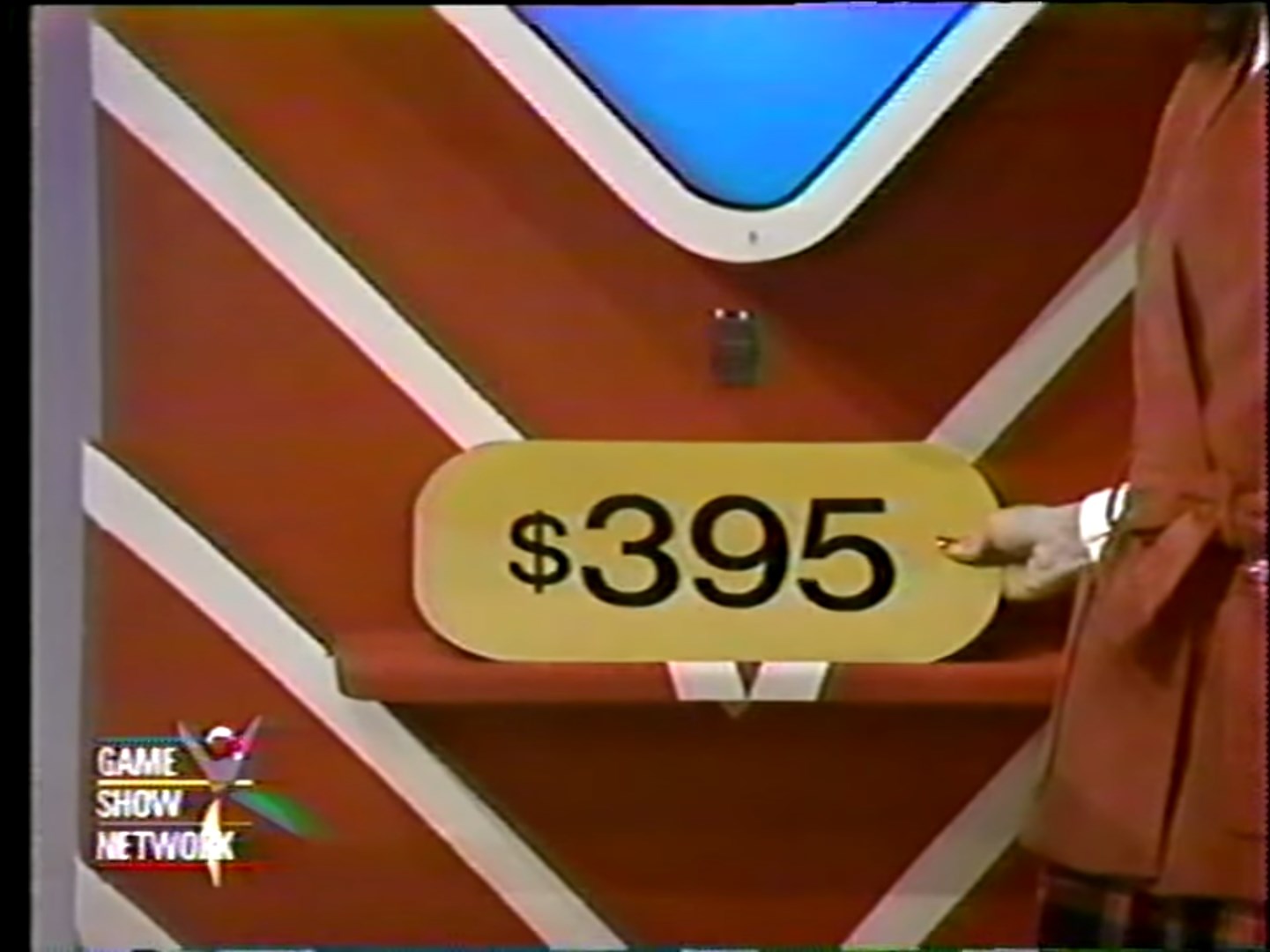 5 prize label displayed in game show setting.