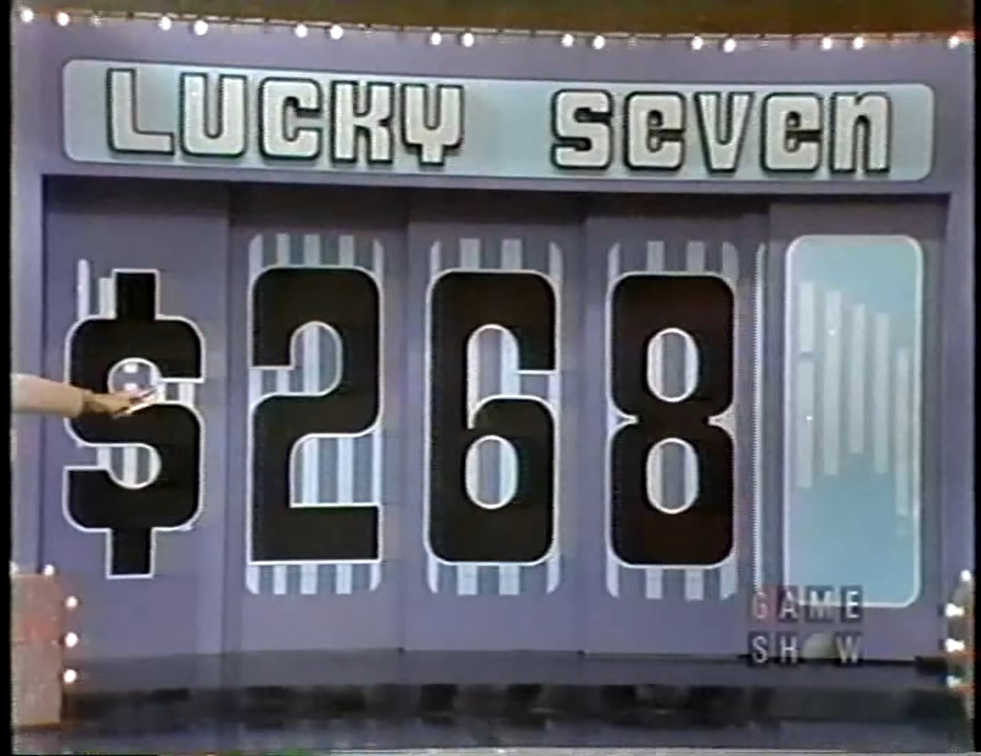 Display board for the game 'Lucky Seven,' featuring the price 8 prominently.