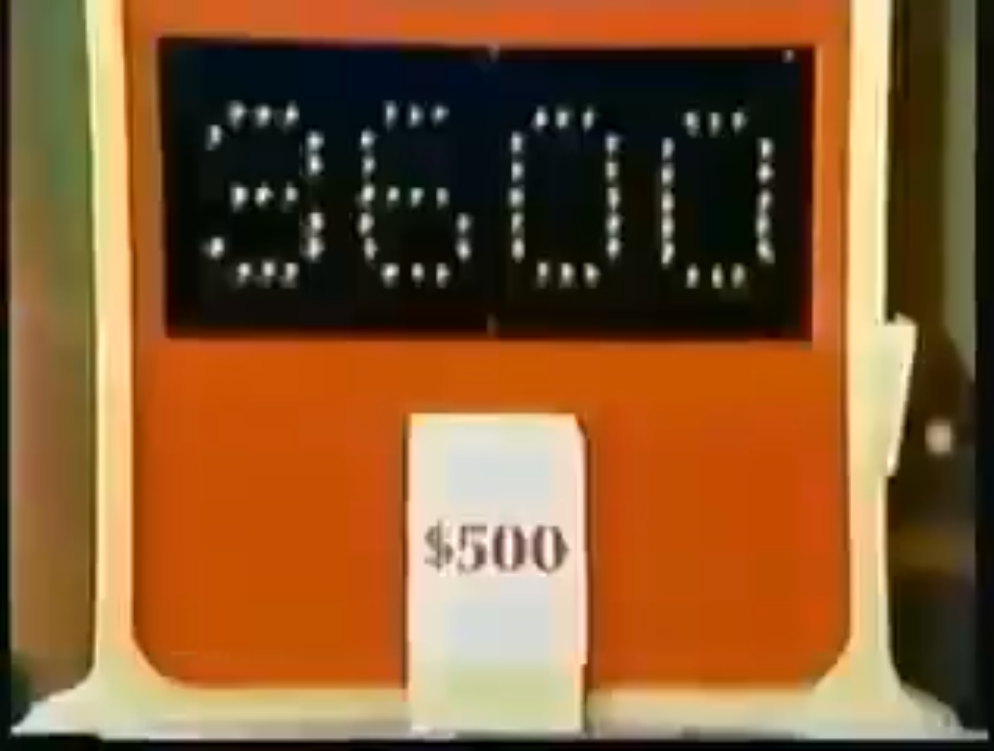 A display showing a bid of ,600 and a card stating '0' in a game setting.